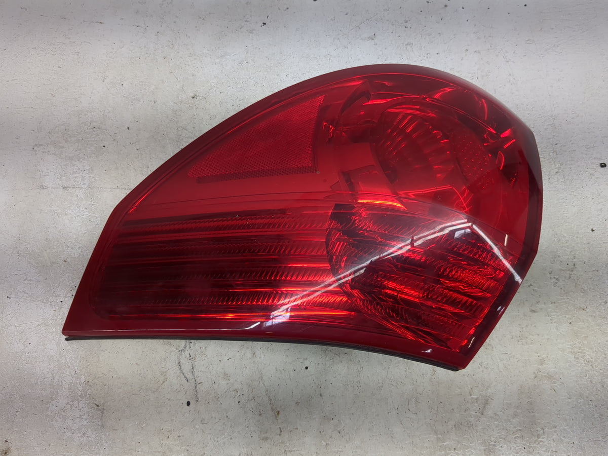 2006-2010 Toyota Sienna Tail Light Assembly Passenger Right OEM Fits Fits 2006 2007 2008 2009 2010 OEM Used Auto Parts - Oem