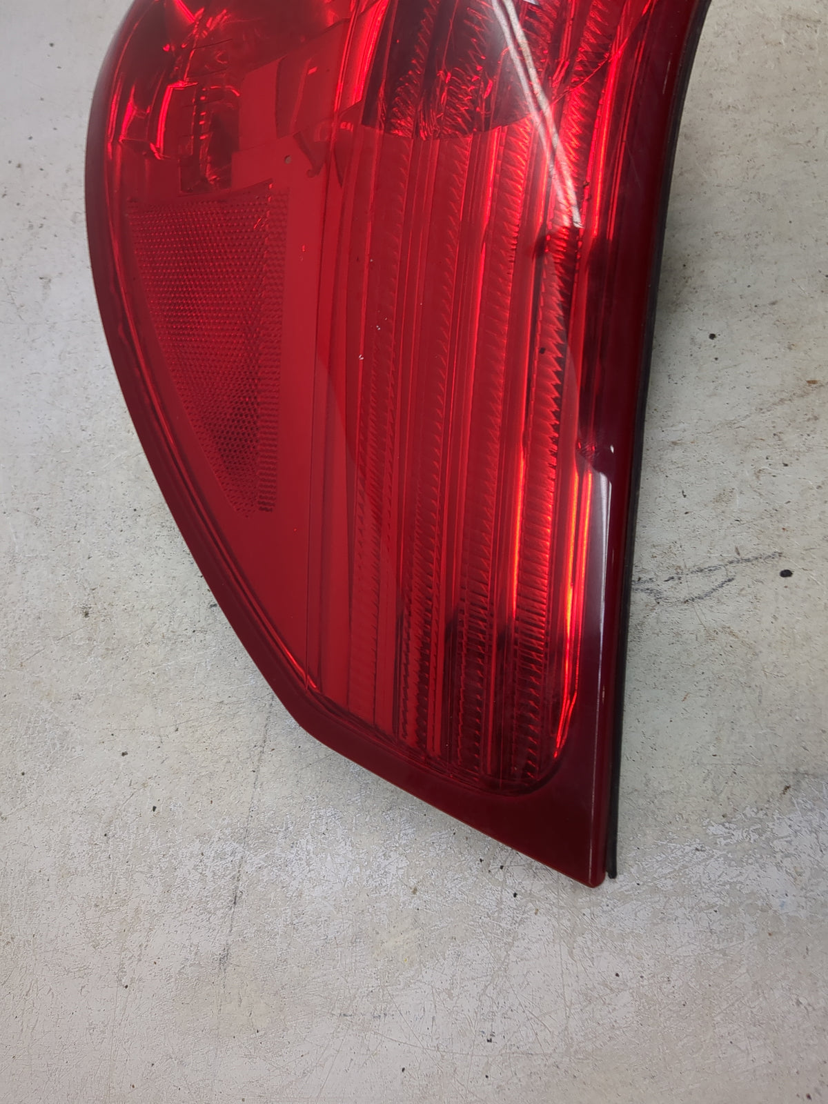 2006-2010 Toyota Sienna Tail Light Assembly Passenger Right OEM Fits Fits 2006 2007 2008 2009 2010 OEM Used Auto Parts - Oem