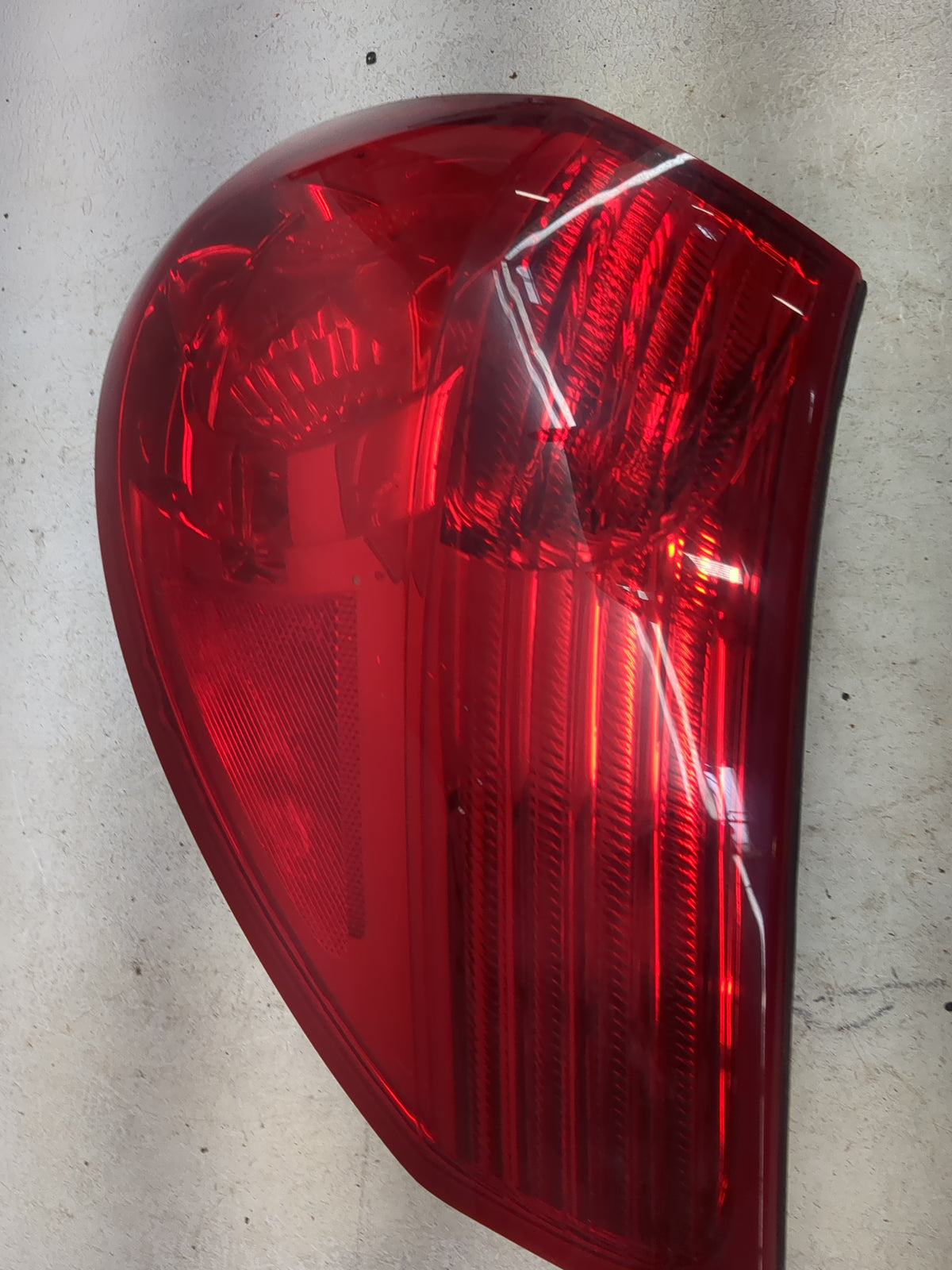 2006-2010 Toyota Sienna Tail Light Assembly Passenger Right OEM Fits Fits 2006 2007 2008 2009 2010 OEM Used Auto Parts - Oem