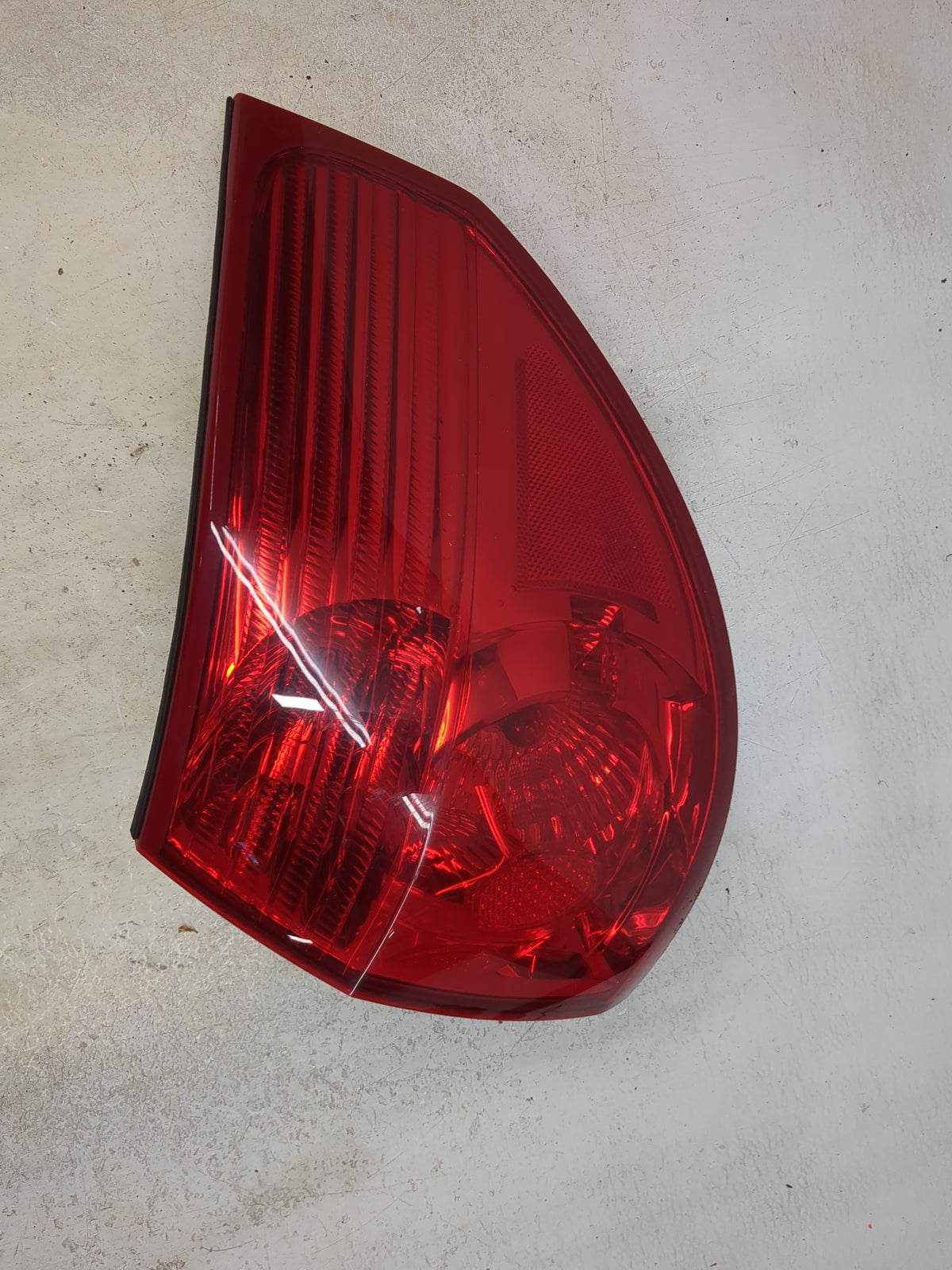 2006-2010 Toyota Sienna Tail Light Assembly Passenger Right OEM Fits Fits 2006 2007 2008 2009 2010 OEM Used Auto Parts - Oem