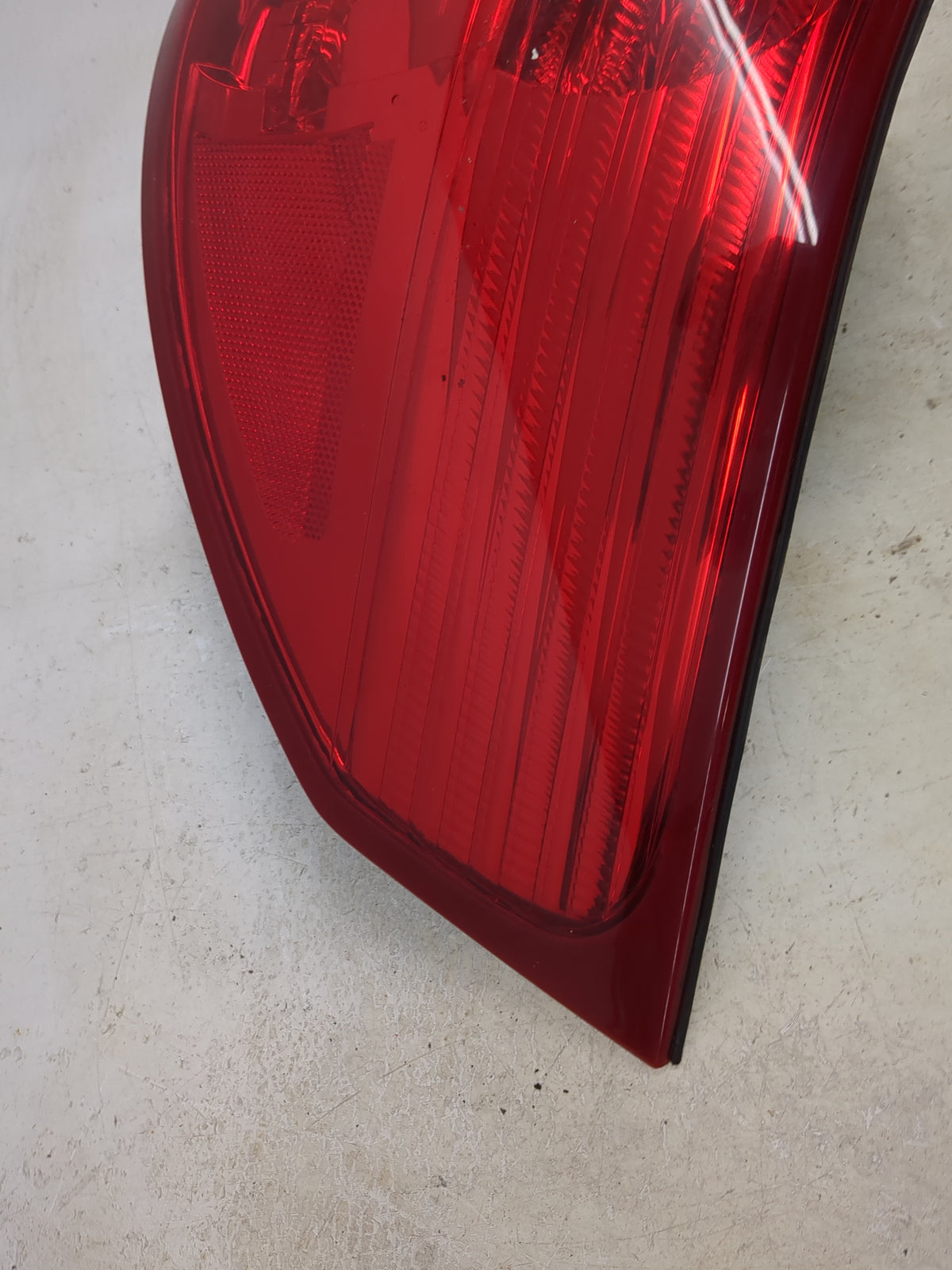 2006-2010 Toyota Sienna Tail Light Assembly Passenger Right OEM Fits Fits 2006 2007 2008 2009 2010 OEM Used Auto Parts - Oem
