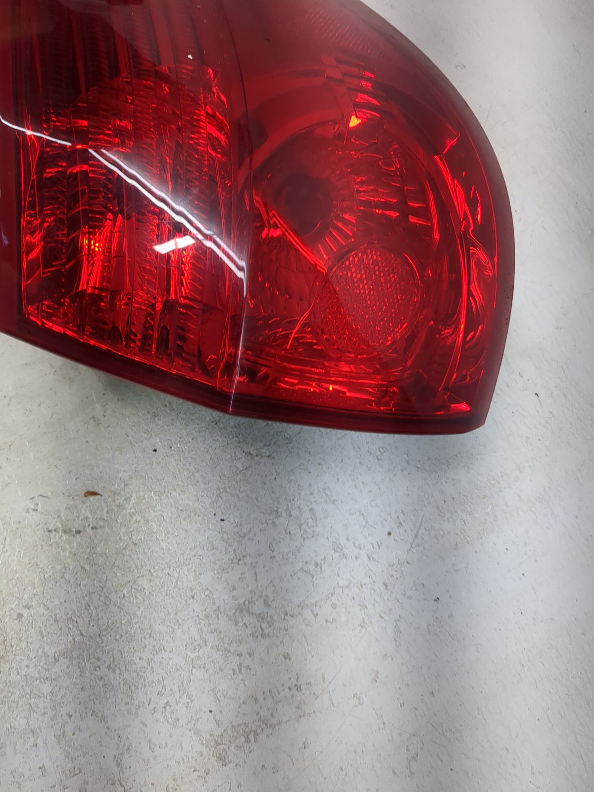 2006-2010 Toyota Sienna Tail Light Assembly Passenger Right OEM Fits Fits 2006 2007 2008 2009 2010 OEM Used Auto Parts - Oem