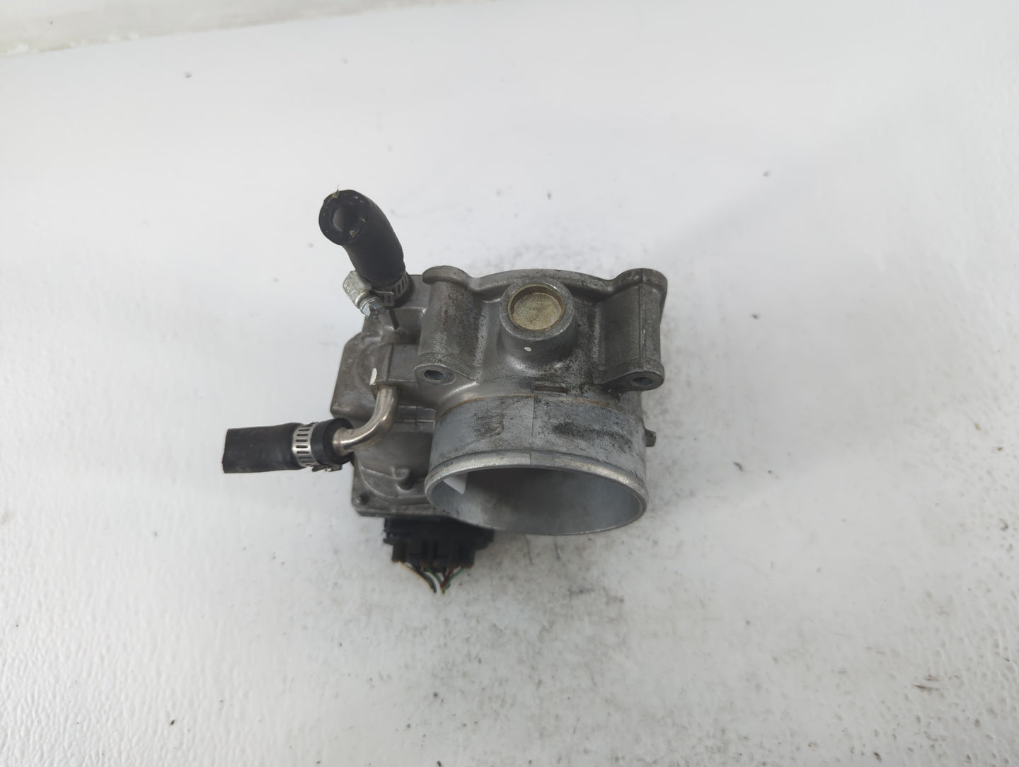 2004-2006 Toyota Sienna Throttle Body P/N:08741 6A16, 22030-04020 Fits Fits 2003 2004 2005 2006 2007 2008 2009 2010 OEM Used