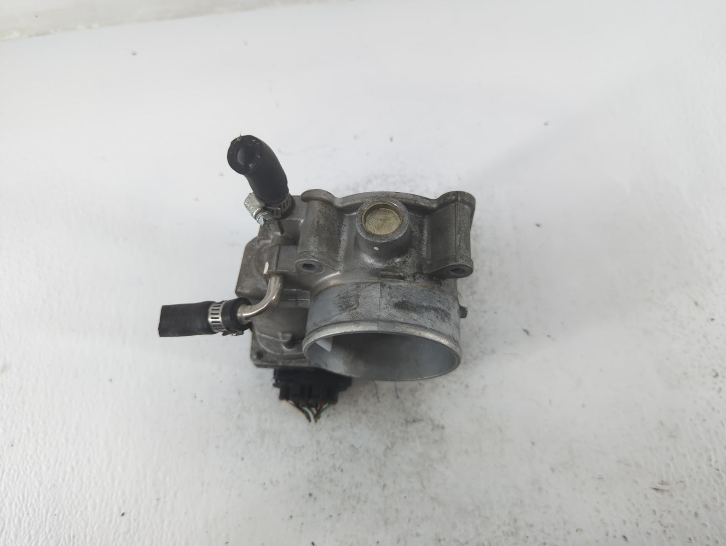 2004-2006 Toyota Sienna Throttle Body P/N:08741 6A16, 22030-04020 Fits Fits 2003 2004 2005 2006 2007 2008 2009 2010 OEM Used