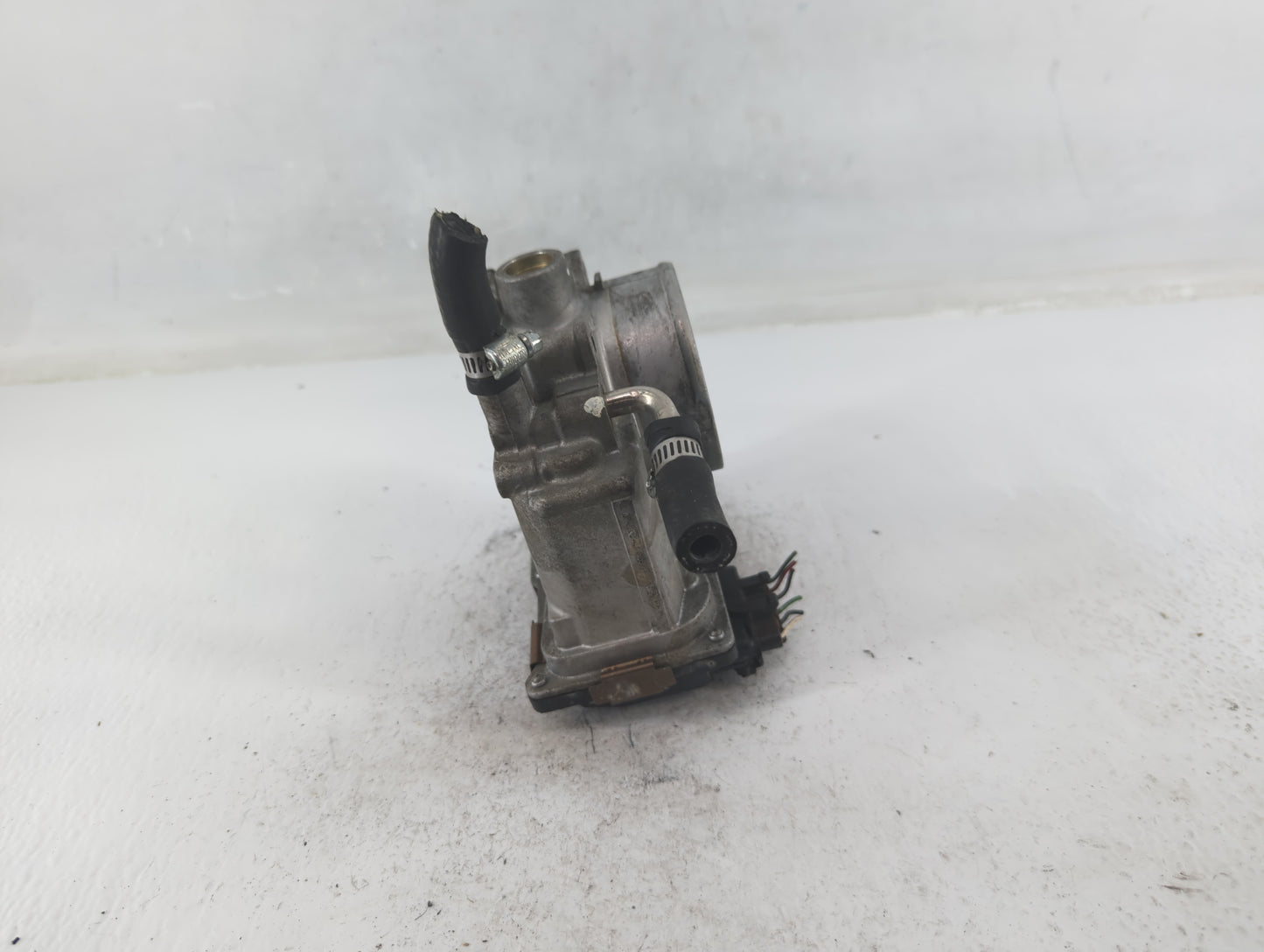2004-2006 Toyota Sienna Throttle Body P/N:08741 6A16, 22030-04020 Fits Fits 2003 2004 2005 2006 2007 2008 2009 2010 OEM Used