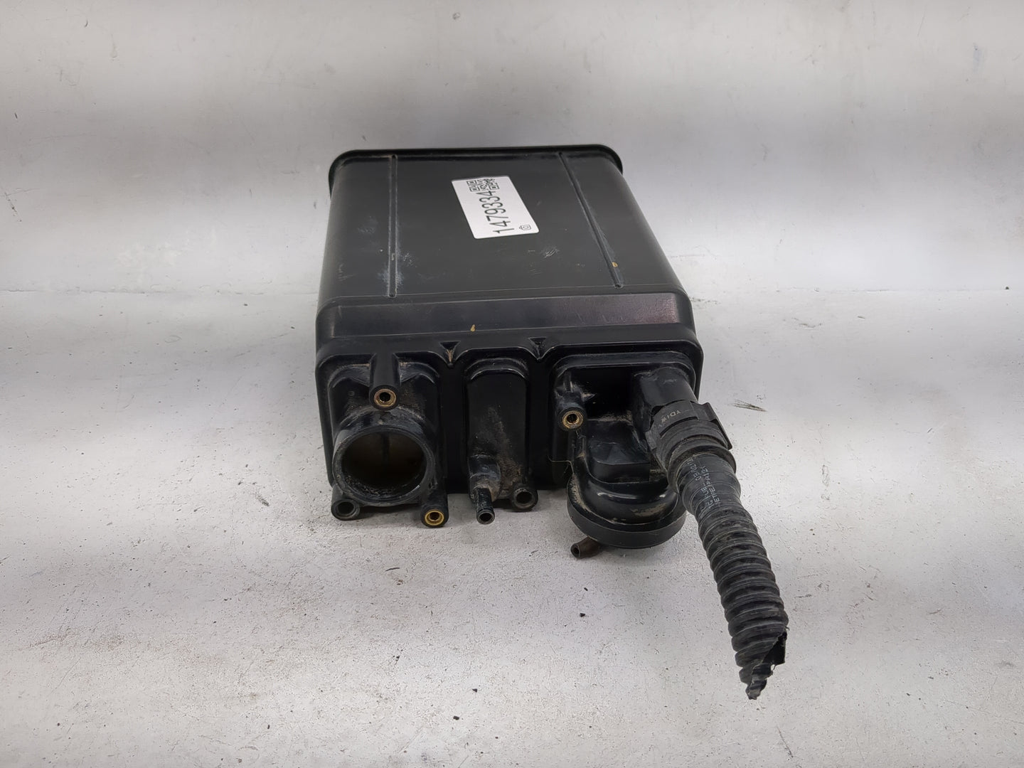 2006 Toyota Tundra Fuel Vapor Charcoal Canister - Oemusedautoparts1.com