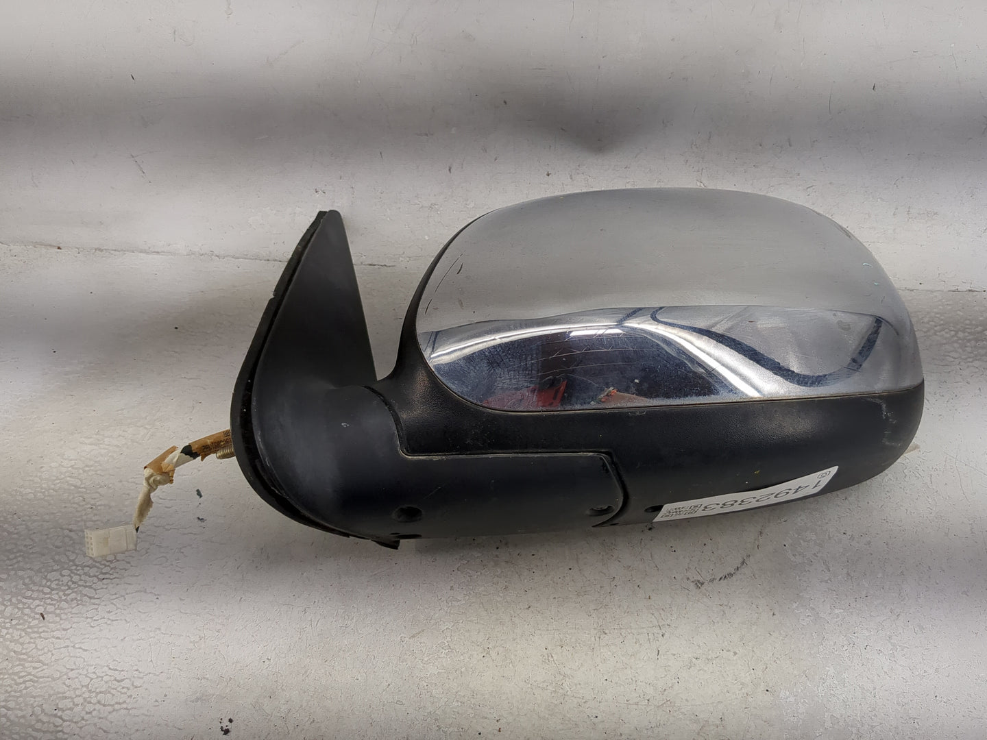 2004-2006 Toyota Tundra Driver Side View Mirror - Left Door Mirror OEM Used - Oemusedautoparts1.com
