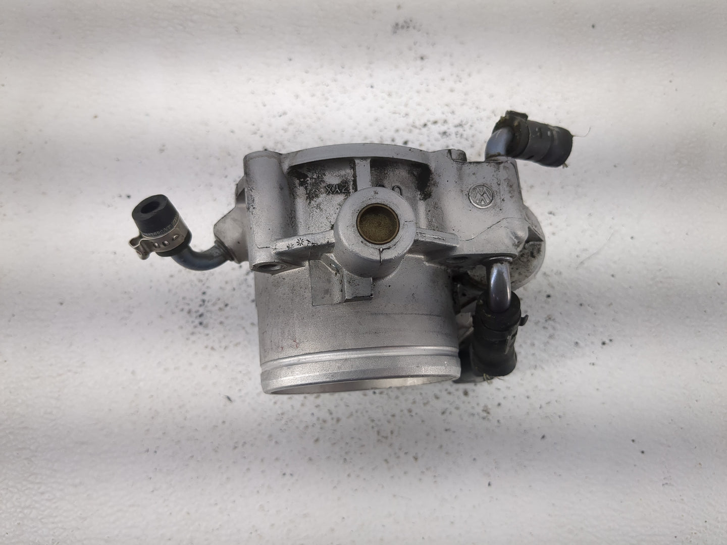 2006 Volkswagen Beetle Throttle Body P/N:07K 133 062 B Fits Fits 2005 OEM Used Auto Parts - Oemusedautoparts1.com