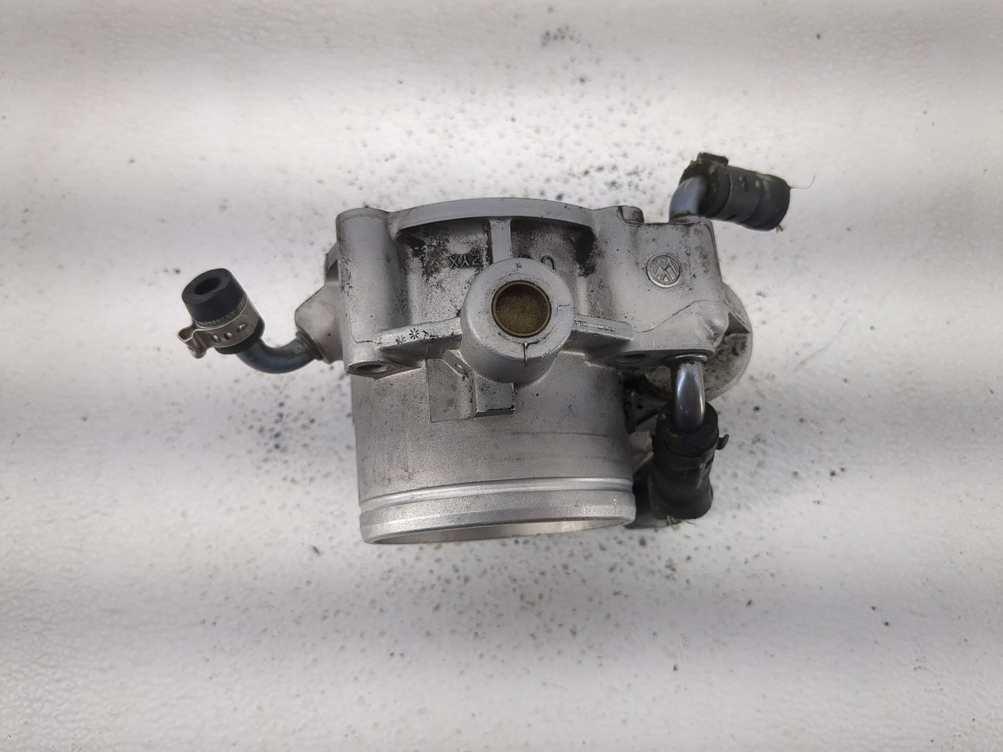 2006 Volkswagen Beetle Throttle Body P/N:07K 133 062 B Fits Fits 2005 OEM Used Auto Parts - Oemusedautoparts1.com