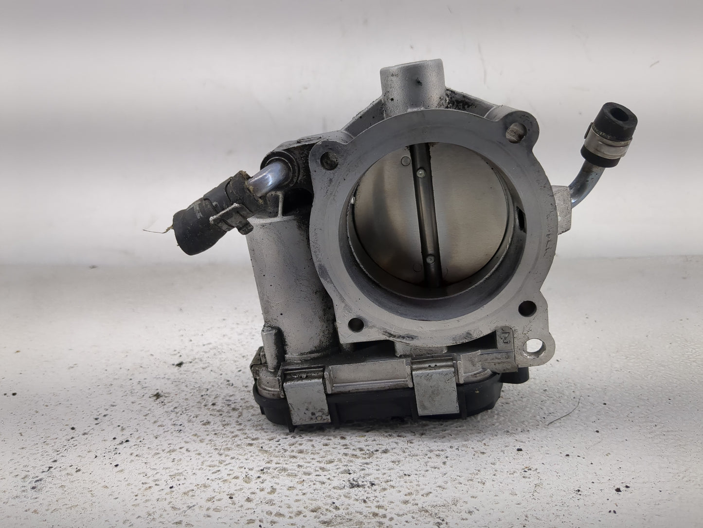 2006 Volkswagen Beetle Throttle Body P/N:07K 133 062 B Fits Fits 2005 OEM Used Auto Parts - Oemusedautoparts1.com