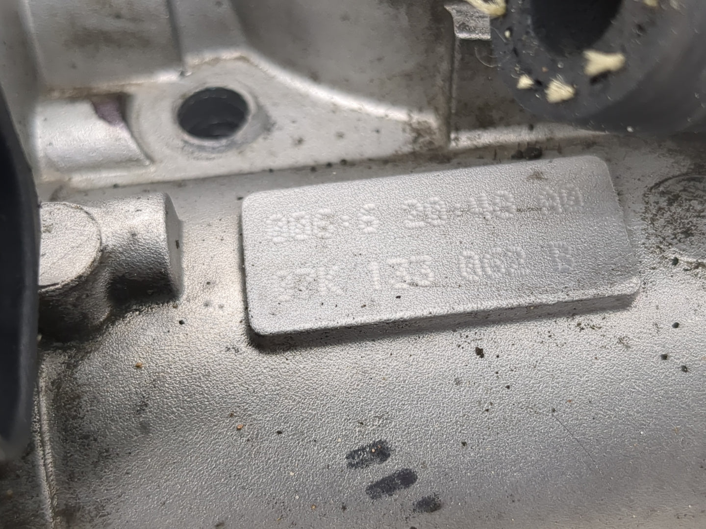 2006 Volkswagen Beetle Throttle Body P/N:07K 133 062 B Fits Fits 2005 OEM Used Auto Parts - Oemusedautoparts1.com