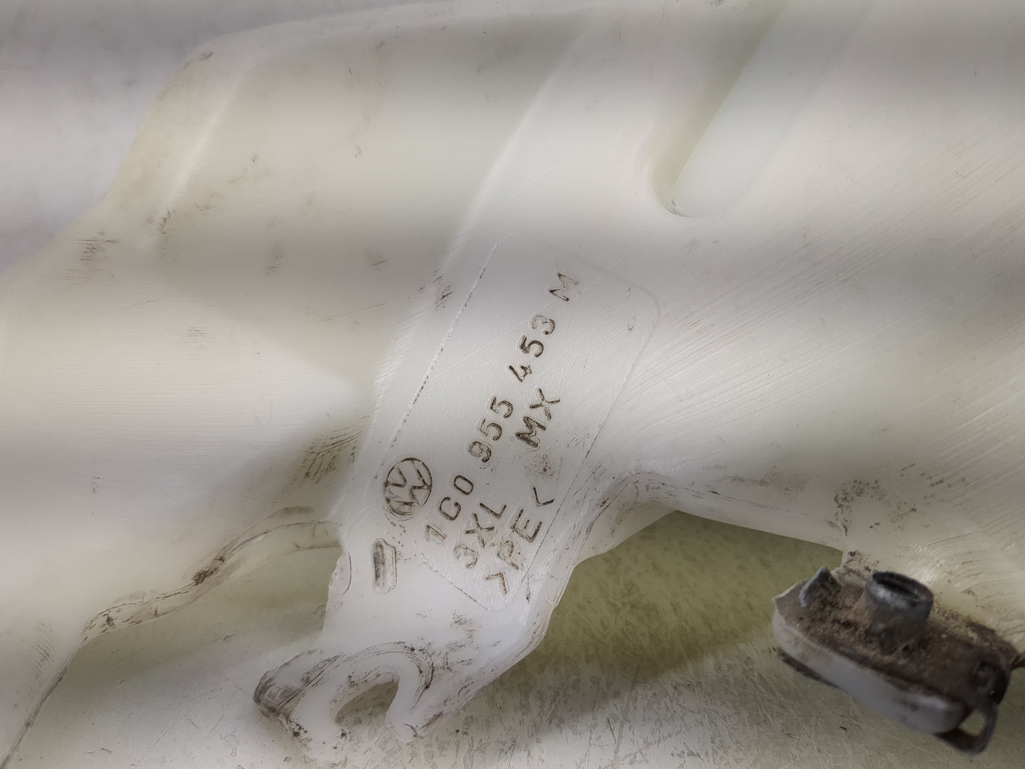 2006-2010 Volkswagen Beetle Windshield Washer Fluid Reservoir Bottle Oem - Oemusedautoparts1.com