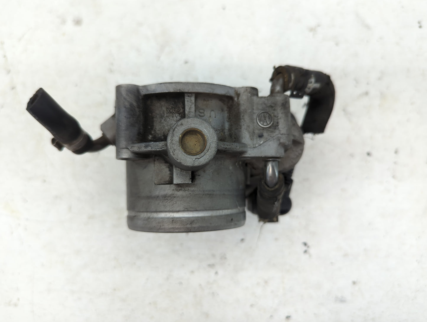 2006 Volkswagen Beetle Throttle Body P/N:07K 133 062 B Fits Fits 2005 OEM Used Auto Parts - Oemusedautoparts1.com
