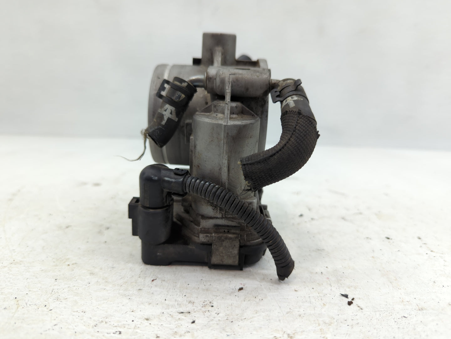 2006 Volkswagen Beetle Throttle Body P/N:07K 133 062 B Fits Fits 2005 OEM Used Auto Parts - Oemusedautoparts1.com