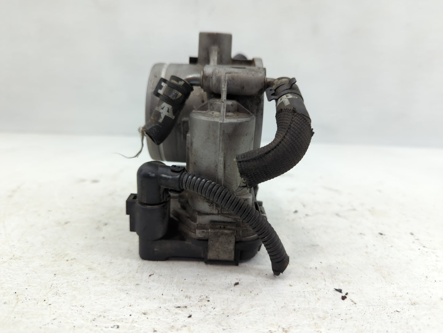 2006 Volkswagen Beetle Throttle Body P/N:07K 133 062 B Fits Fits 2005 OEM Used Auto Parts - Oemusedautoparts1.com