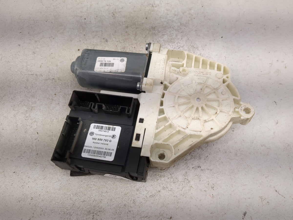 Volkswagen Golf Passenger Front Right Power Window Motor 1501913 - Oemusedautoparts1.com