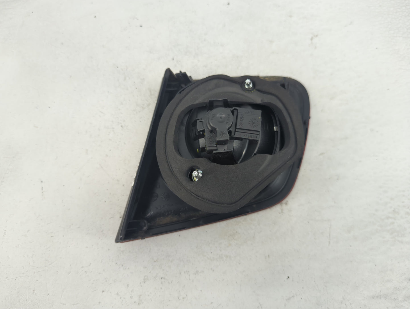 2005-2007 Volkswagen Jetta Tail Light Assembly Driver Left OEM P/N:1K5 945 093 K 1K5 945 095 J Fits Fits 2005 2006 2007 OEM 