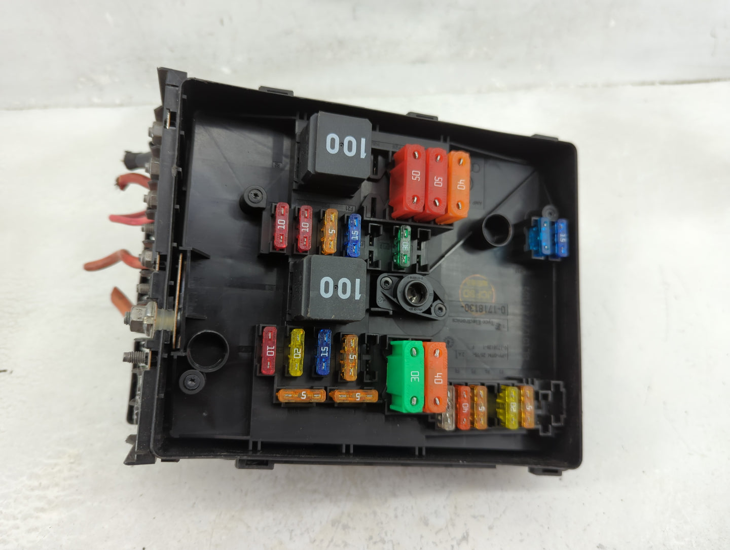 2005-2006 Volkswagen Jetta Fusebox Fuse Box Panel Relay Module P/N:1K0937125D Fits Fits 2005 2006 2007 OEM Used Auto Parts -