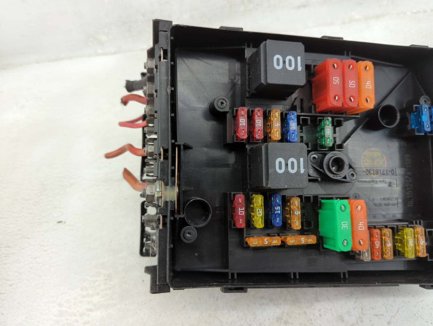 2005-2006 Volkswagen Jetta Fusebox Fuse Box Panel Relay Module P/N:1K0937125D Fits Fits 2005 2006 2007 OEM Used Auto Parts -