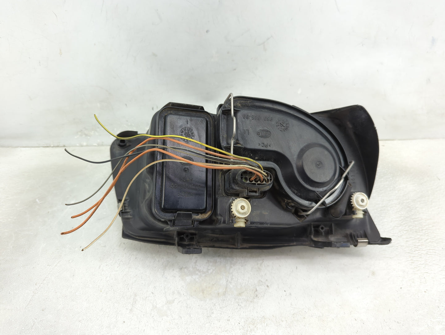 2002-2006 Volkswagen Jetta Driver Left Oem Head Light Headlight Lamp - Oemusedautoparts1.com