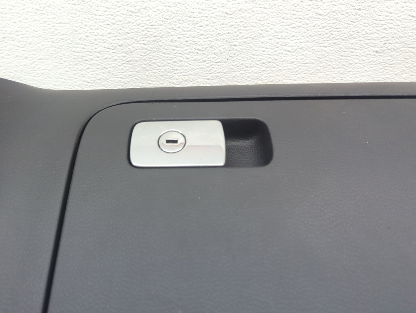 2006 Volkswagen Jetta Passenger Glove Box Door Storage Compartment Black - Oemusedautoparts1.com