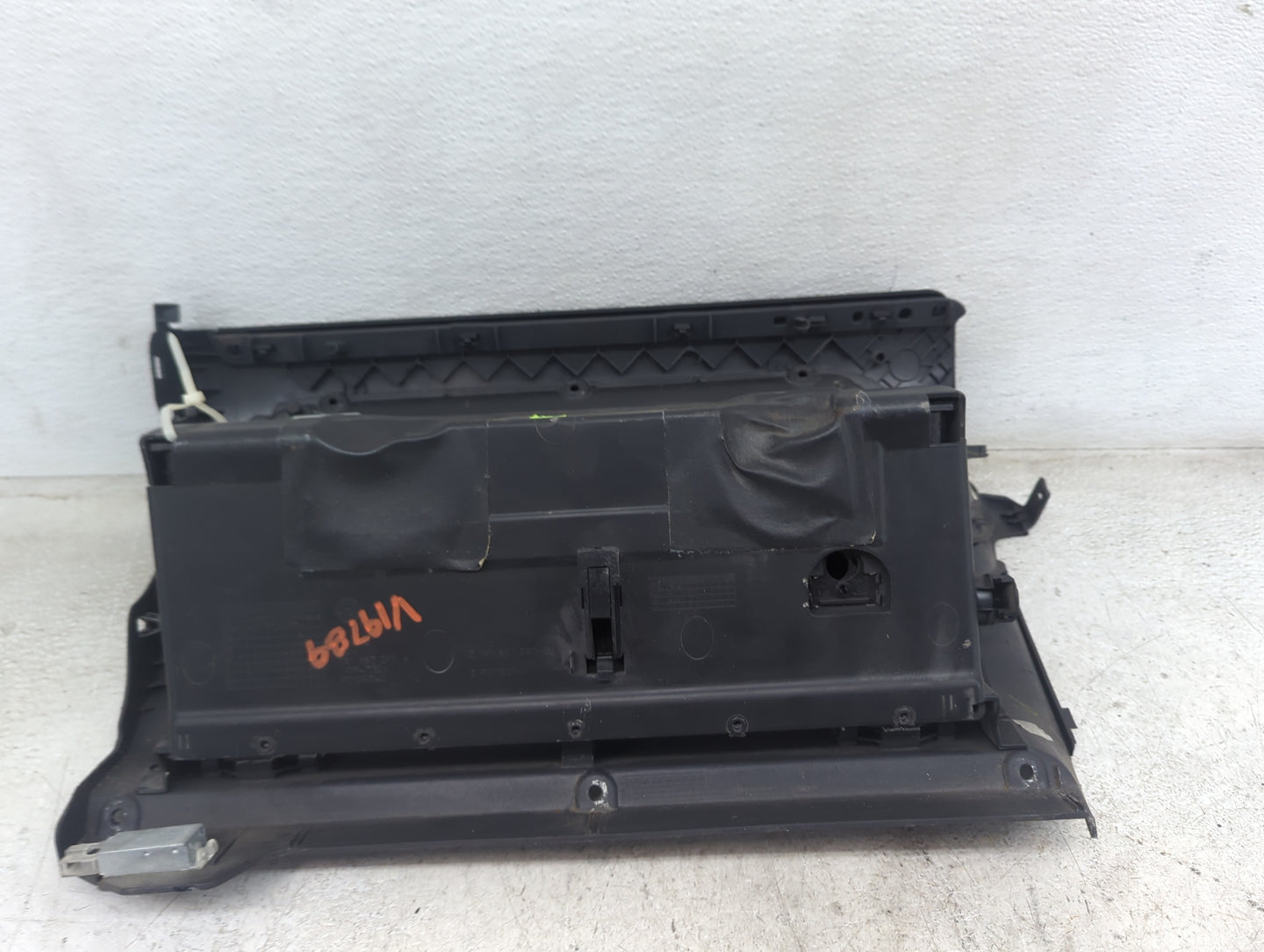 2006 Volkswagen Jetta Passenger Glove Box Door Storage Compartment Black - Oemusedautoparts1.com