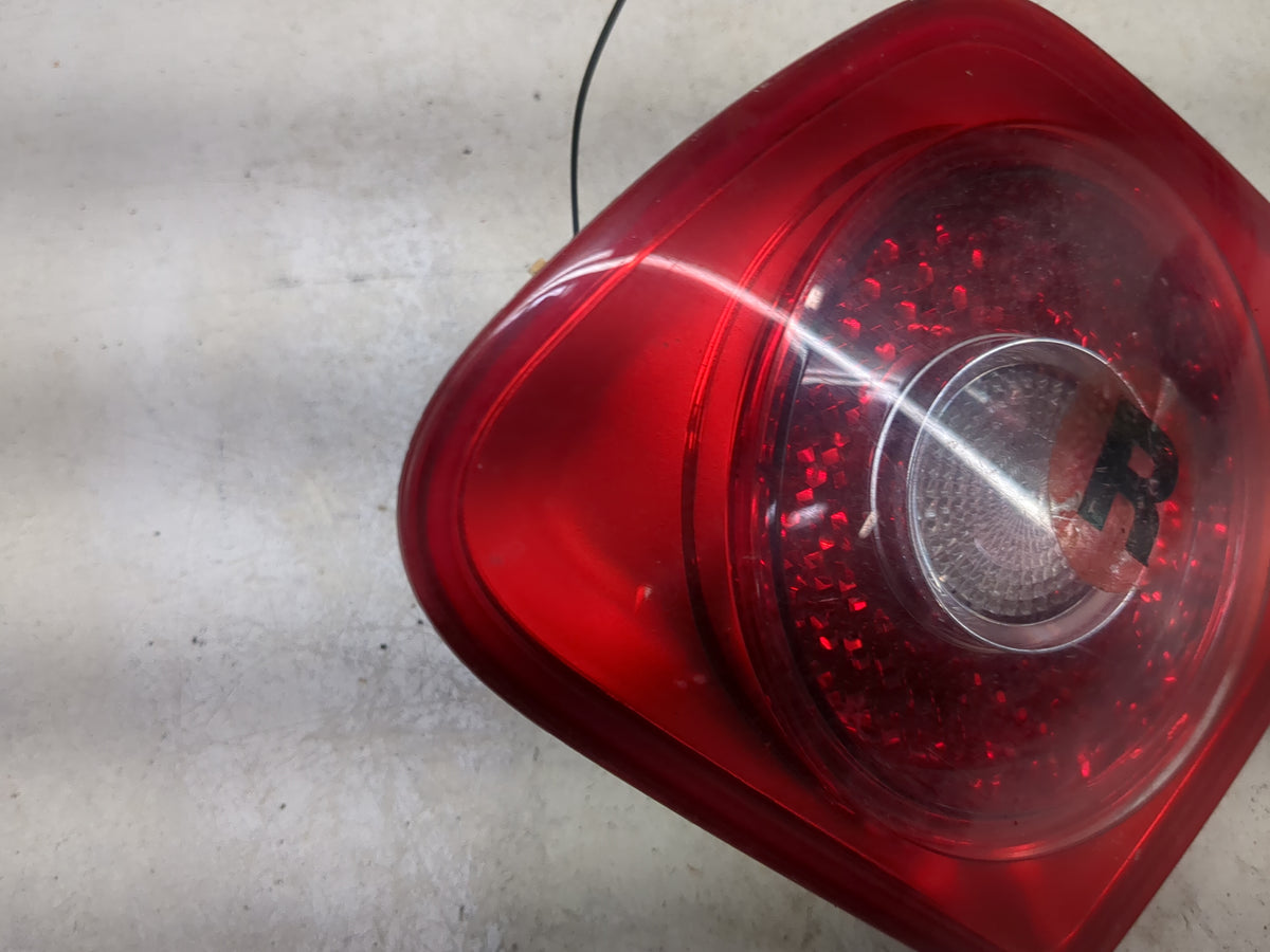 2005 Volkswagen Jetta Passenger Right Side Deck Lid Mounted Tail Light 1512688 - Oemusedautoparts1.com