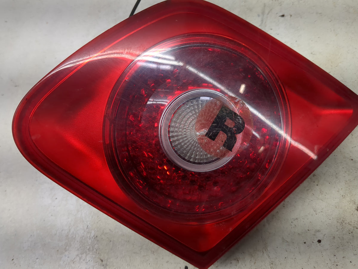 2005 Volkswagen Jetta Passenger Right Side Deck Lid Mounted Tail Light 1512688 - Oemusedautoparts1.com