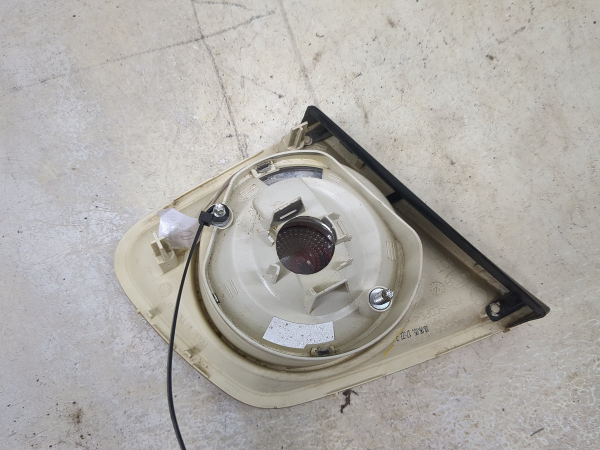 2005 Volkswagen Jetta Passenger Right Side Deck Lid Mounted Tail Light 1512688 - Oemusedautoparts1.com