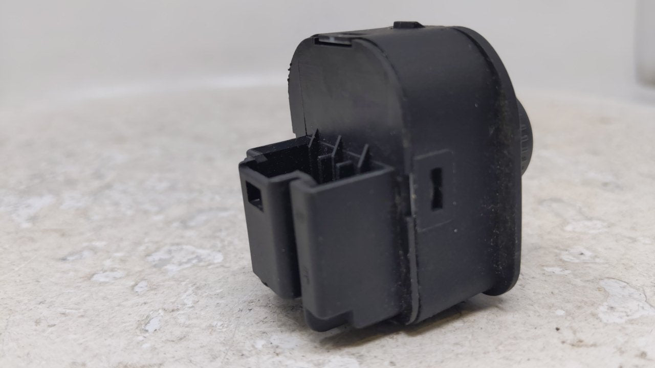 2006 Volkswagen Jetta Master Power Window Switch Replacement Driver Side Left Fits OEM Used Auto Parts - Oemusedautoparts1.c