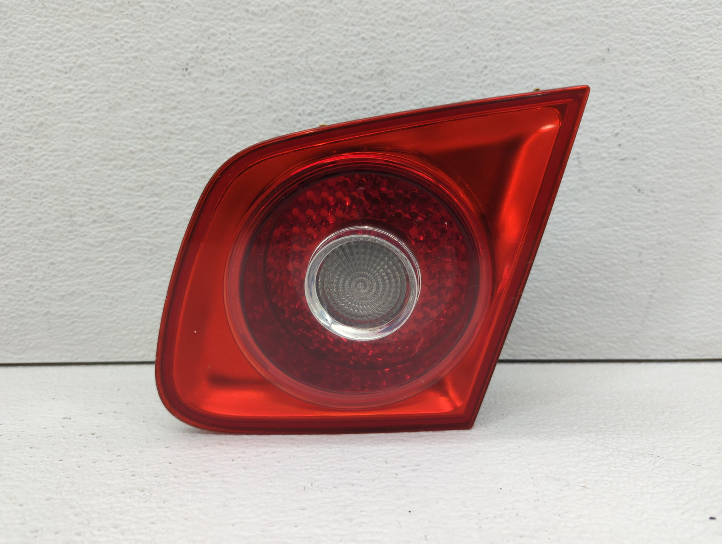 2005-2007 Volkswagen Jetta Tail Light Assembly Passenger Right OEM P/N:1K5 945 094J 1K5 945 096J Fits Fits 2005 2006 2007 OE