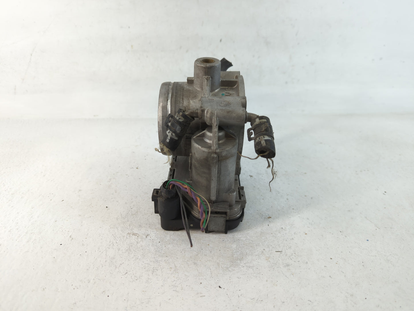 2005-2006 Volkswagen Jetta Throttle Body P/N:07K 159 062 Fits Fits 2005 2006 OEM Used Auto Parts - Oemusedautoparts1.com