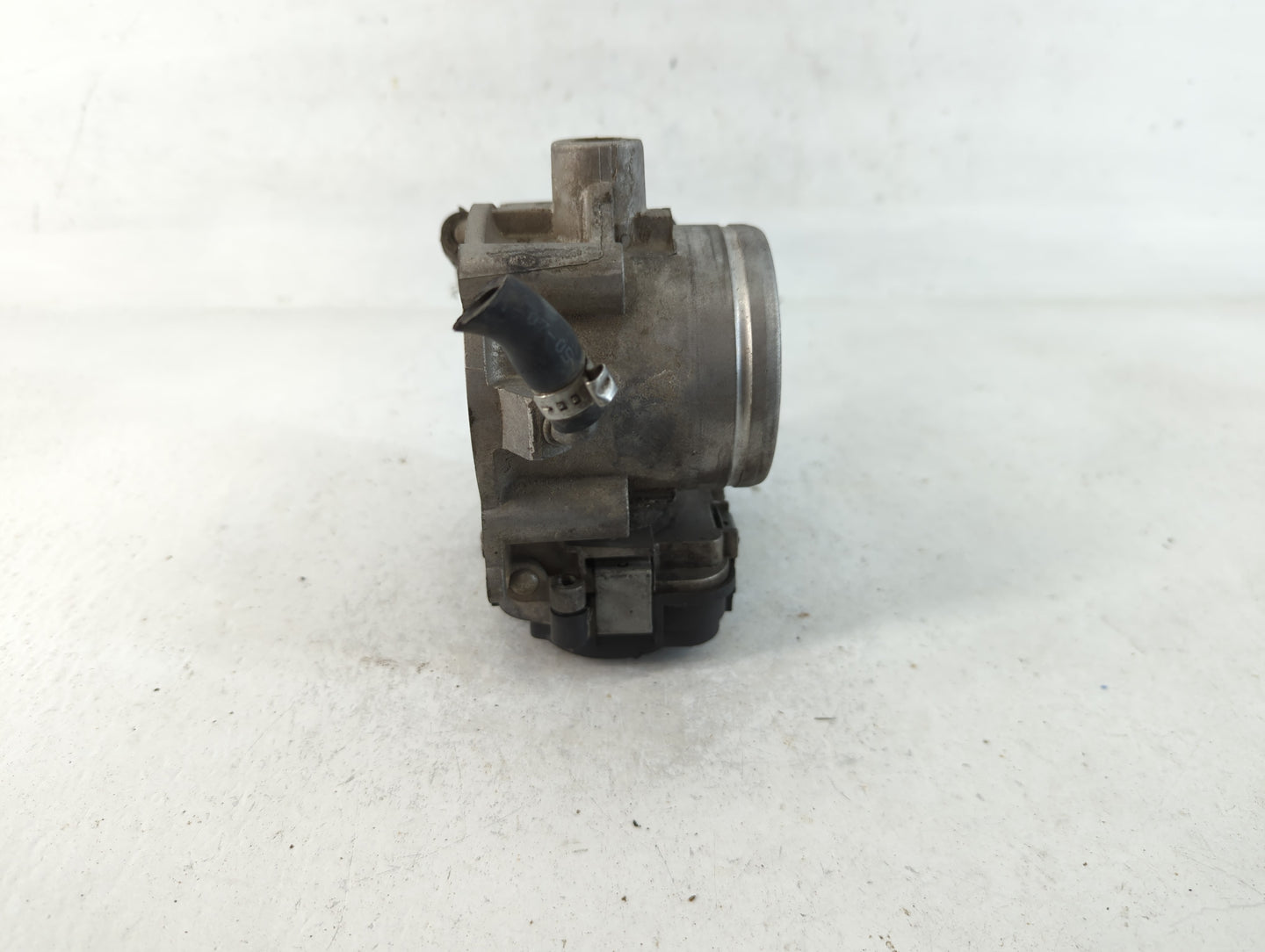 2005-2006 Volkswagen Jetta Throttle Body P/N:07K 159 062 Fits Fits 2005 2006 OEM Used Auto Parts - Oemusedautoparts1.com