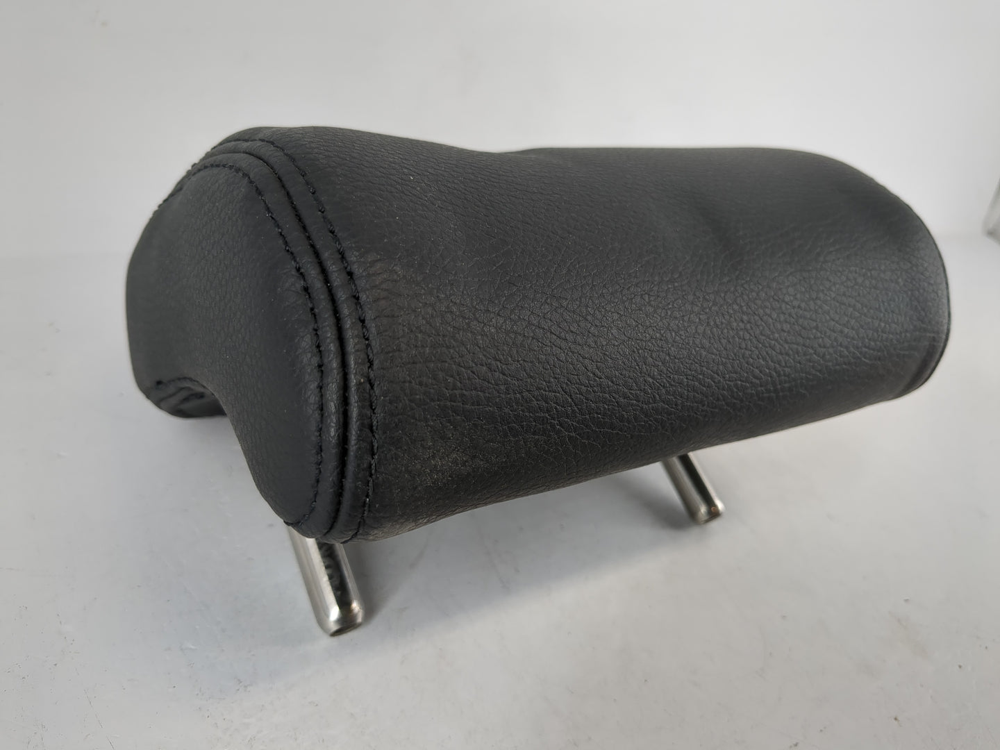 2006 Volkswagen Passat Headrest Head Rest Rear Center Seat Fits OEM Used Auto Parts - Oemusedautoparts1.com