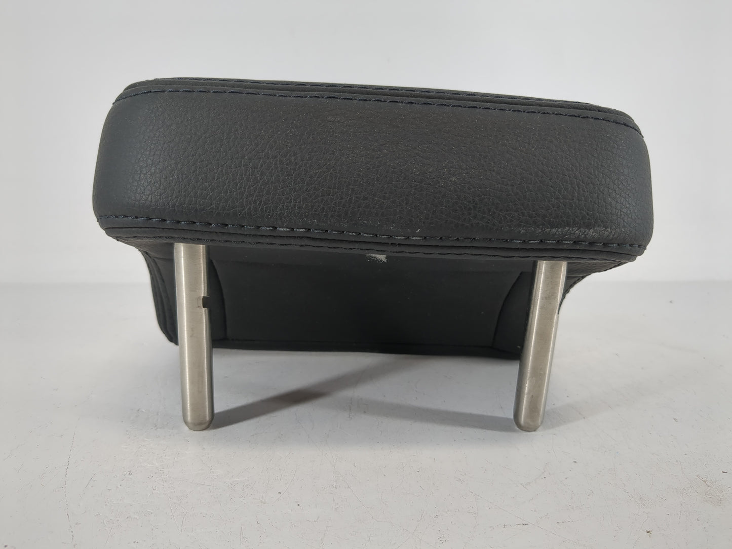 2006 Volkswagen Passat Headrest Head Rest Rear Center Seat Fits OEM Used Auto Parts - Oemusedautoparts1.com