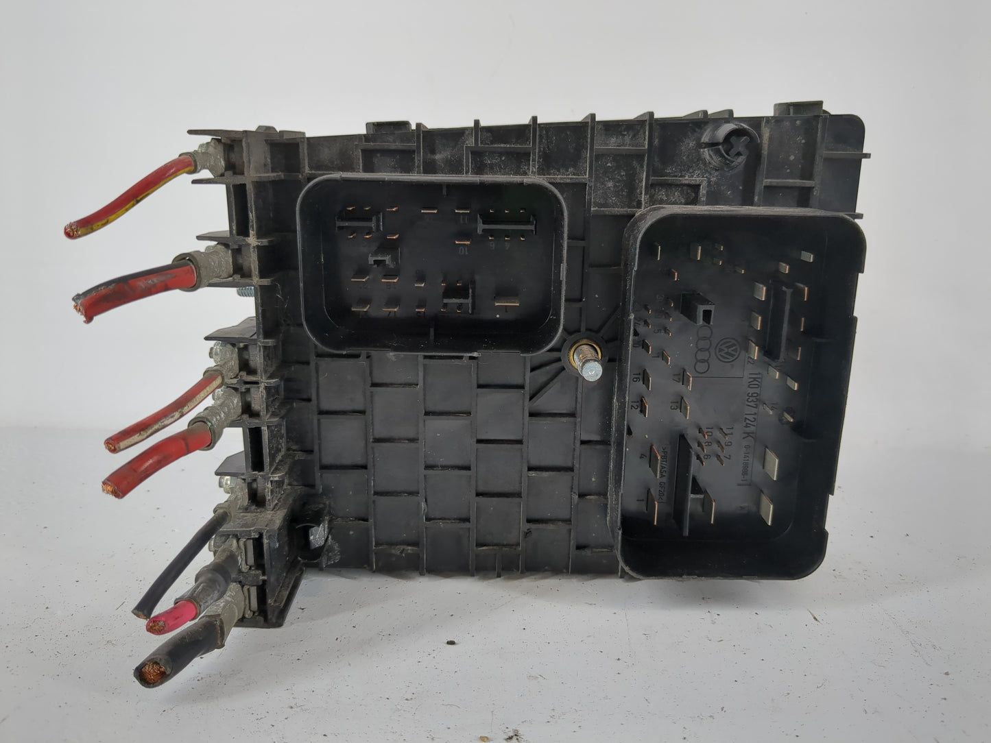 2006-2007 Volkswagen Passat Fusebox Fuse Box Panel Relay Module Fits Fits 2005 2006 2007 OEM Used Auto Parts - Oemusedautopa