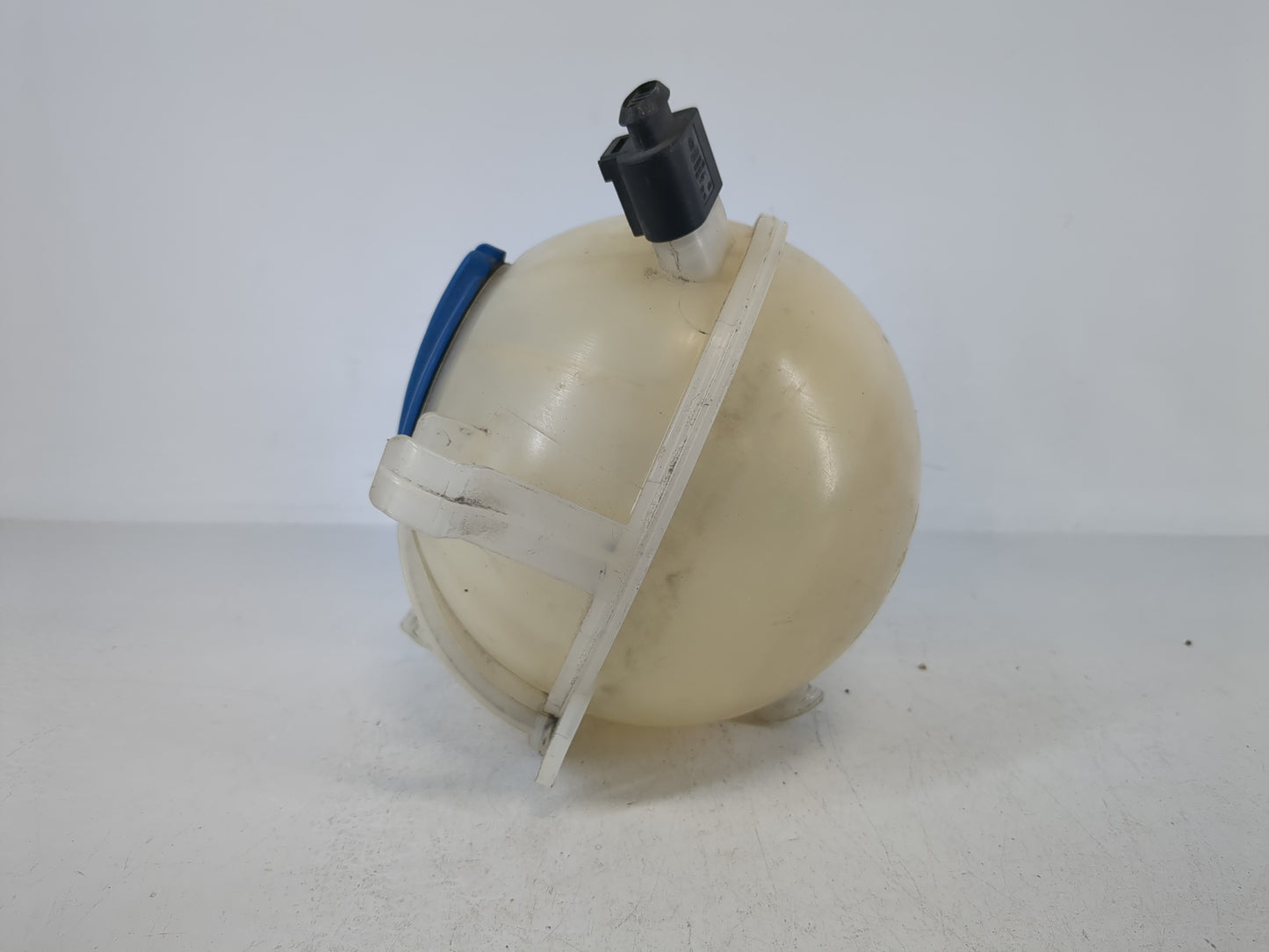 2006 Volkswagen Passat Radiator Coolant Overflow Expansion Tank Bottle 1075157 - Oemusedautoparts1.com