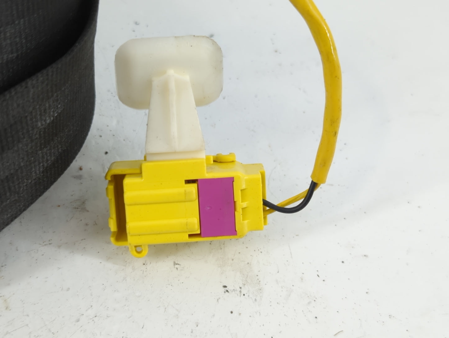 2006-2010 Volkswagen Passat Passenger Front Seatbelt Retractor - Oemusedautoparts1.com