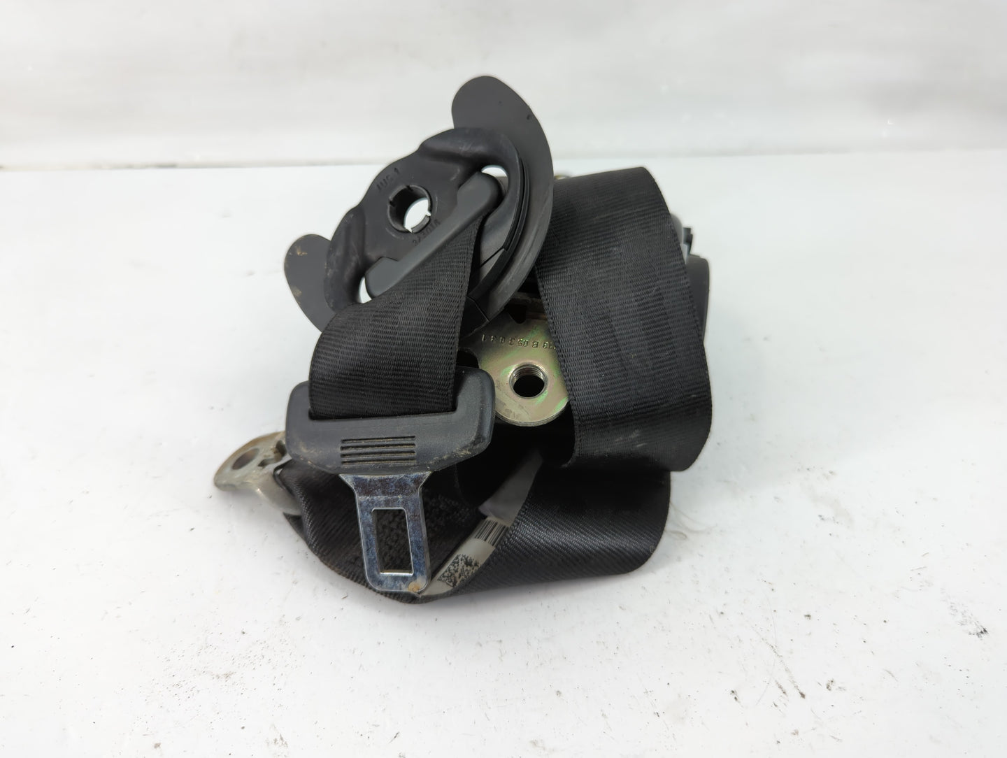 2006-2010 Volkswagen Passat Passenger Front Seatbelt Retractor - Oemusedautoparts1.com