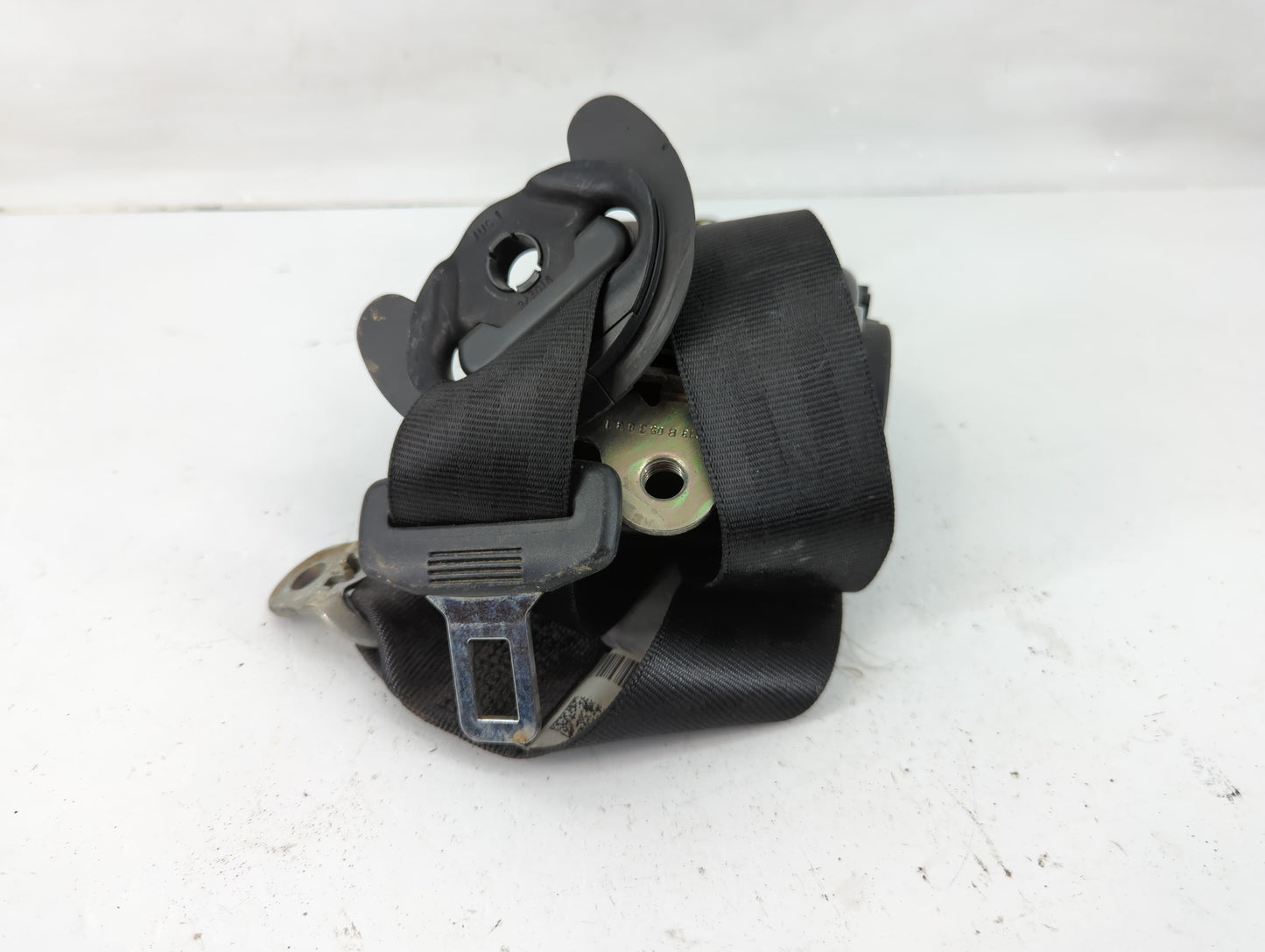 2006-2010 Volkswagen Passat Passenger Front Seatbelt Retractor - Oemusedautoparts1.com