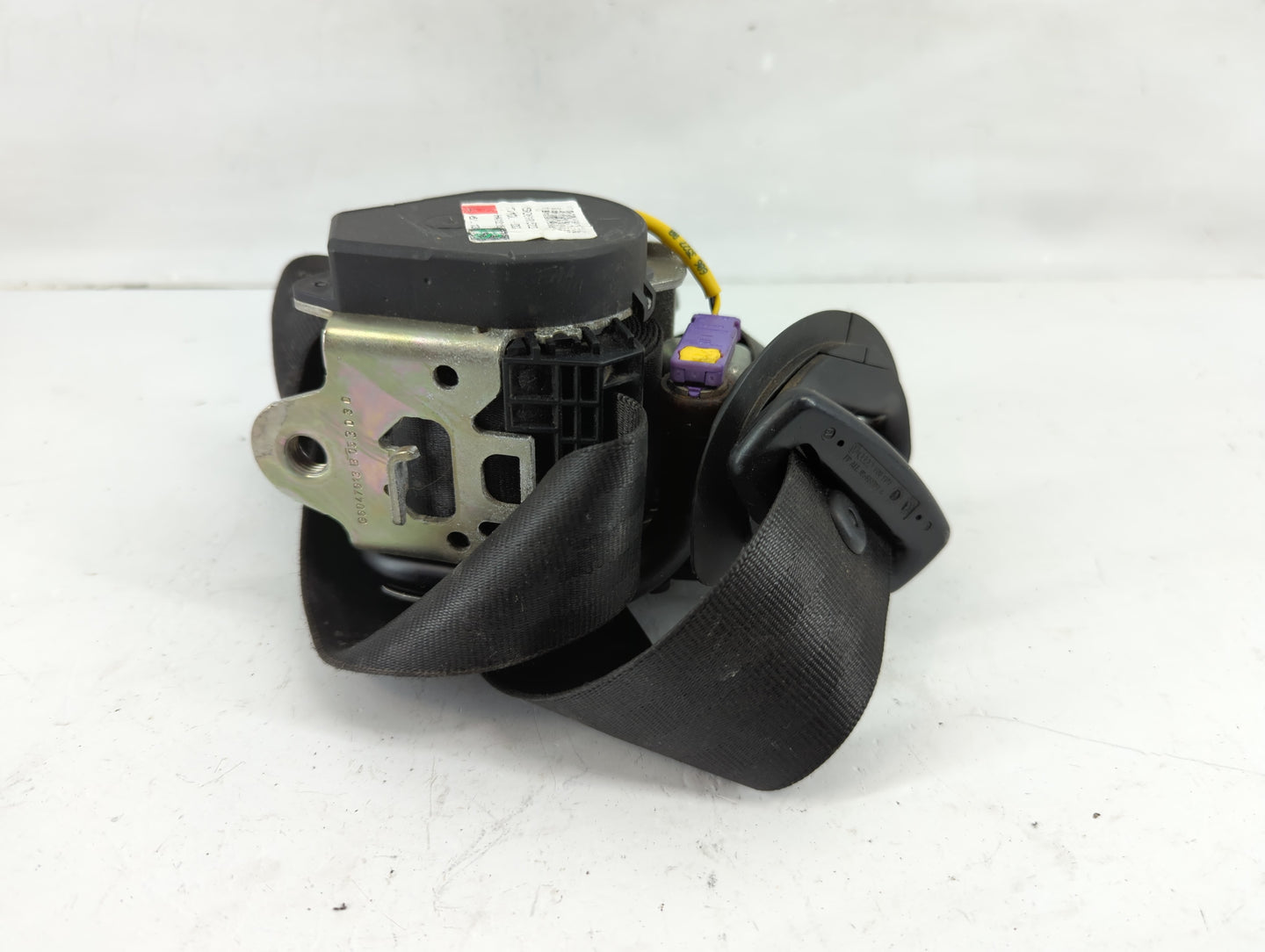 2006-2010 Volkswagen Passat Drvier Front Seatbelt Retractor - Oemusedautoparts1.com