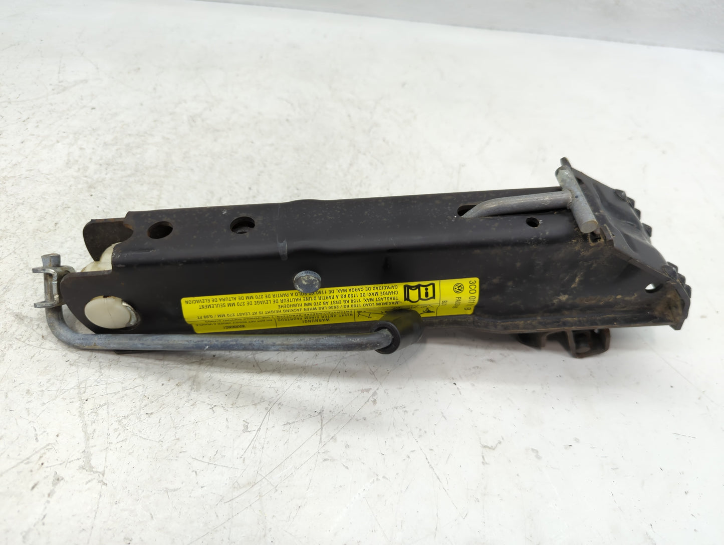 2006 Volkswagen Passat Spare Scissor Car Jack - Oemusedautoparts1.com