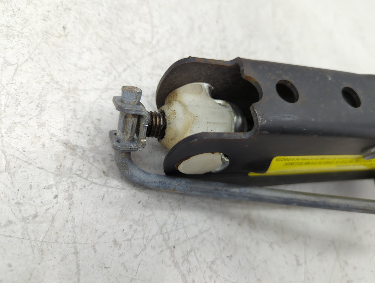 2006 Volkswagen Passat Spare Scissor Car Jack - Oemusedautoparts1.com