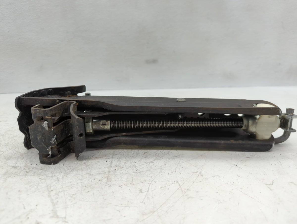 2006 Volkswagen Passat Spare Scissor Car Jack - Oemusedautoparts1.com