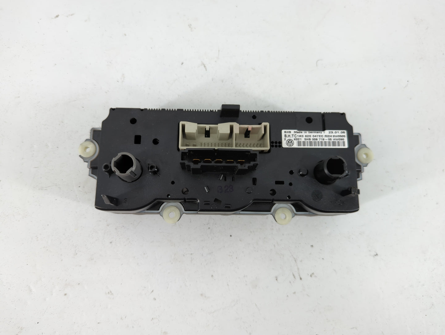 2006 Volkswagen Passat Climate Control Module Temperature AC/Heater Replacement P/N:5HB 008 719-55 Fits OEM Used Auto Parts 