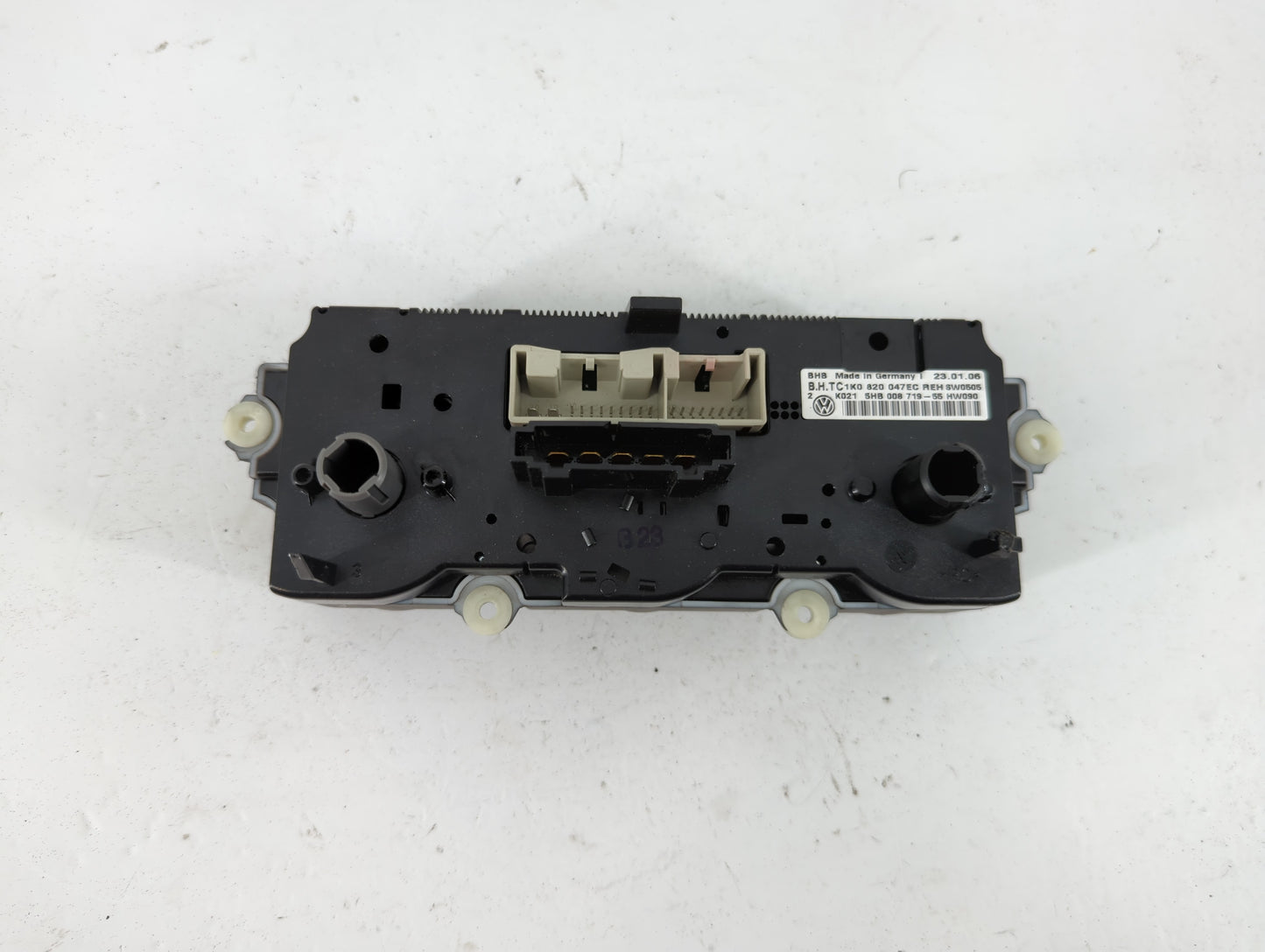 2006 Volkswagen Passat Climate Control Module Temperature AC/Heater Replacement P/N:5HB 008 719-55 Fits OEM Used Auto Parts 