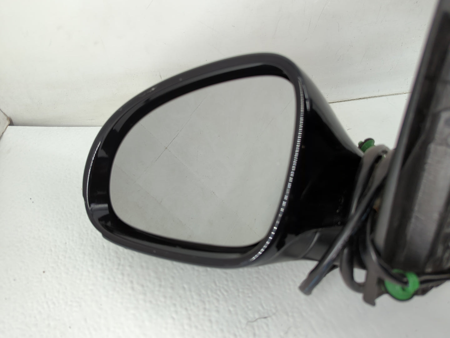 2006-2010 Volkswagen Passat Driver Left Side View Manual Door Mirror - Oemusedautoparts1.com
