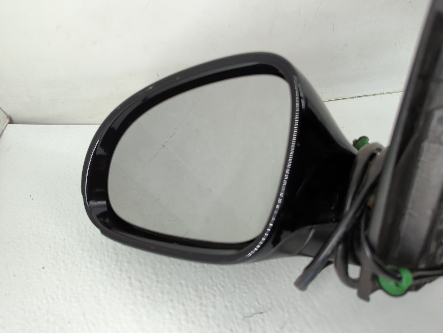 2006-2010 Volkswagen Passat Driver Left Side View Manual Door Mirror - Oemusedautoparts1.com