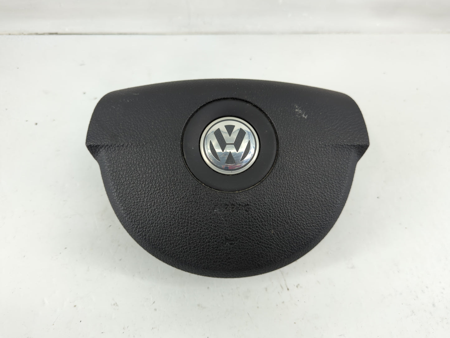 2006 Volkswagen Passat Air Bag Driver Left Steering Wheel Mounted P/N:APEH00400061 Fits OEM Used Auto Parts - Oemusedautopar
