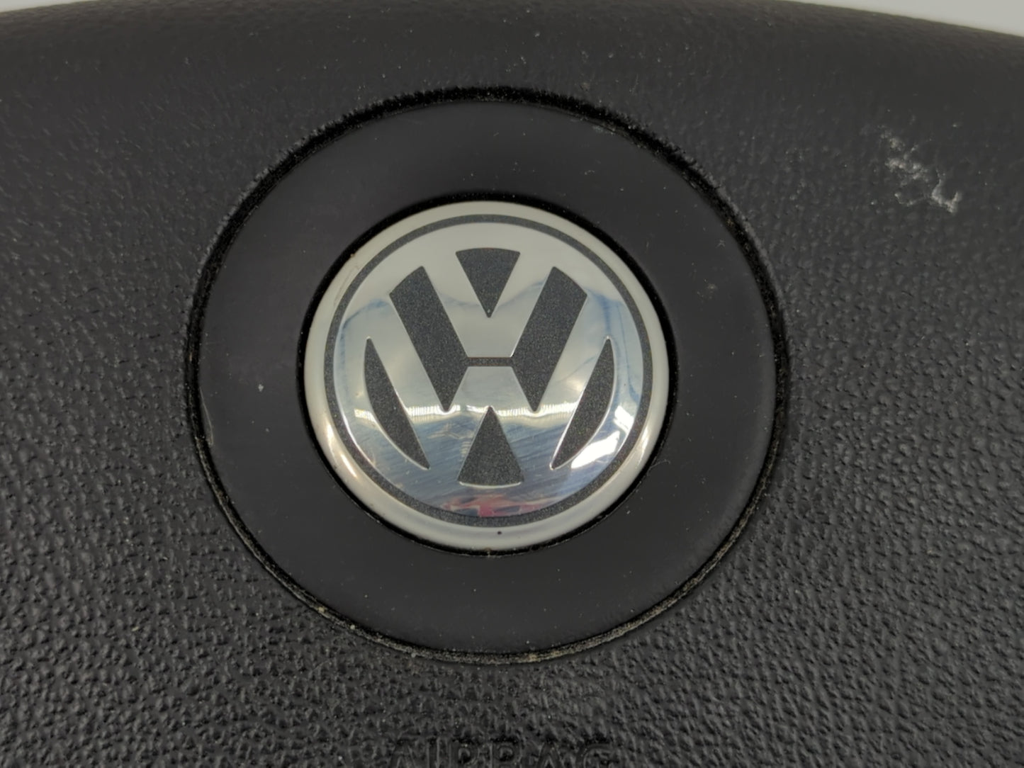 2006 Volkswagen Passat Air Bag Driver Left Steering Wheel Mounted P/N:APEH00400061 Fits OEM Used Auto Parts - Oemusedautopar